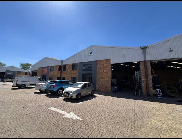 410M² WAREHOUSE TO LET IN STRIJDOMPARK